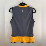 Reebok  light weight Women's workout vest size medium Photo 5