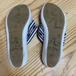 Anne Klein Sport Womens 6 Black White Striped Thong Sandals Flip‎ Flops Comfort Photo 3