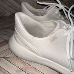 White Womens Kizik Size 7 Athletic Workout Running Shoes Photo 2