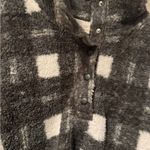 Loft like new Sherpa quarter button Photo 2