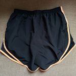 Nike  running shorts black and orange Photo 1