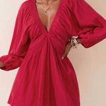 Vibrant Red V Photo 0