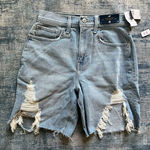 Hollister NWT!  Light Wash Distressed Ultra High Rise Dad Shorts 7" Size 26" Photo 0