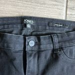 Jones New York  Essex skinny jeans in black Photo 2