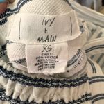Ivy & Main White & Navy Blue Striped Button Photo 2