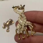 Lot Of 2 Women’s Gold Tone Metal Brooch Pins Animal Photo 11