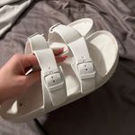 Shade & Shore  Slides Photo 1