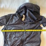 Fabletics  Women’s Kali Run Jacket Size M Hooded Packable Lightweight Nylon Vent Photo 3