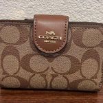 Coach Medium Corner Zip Wallet In Signature Canvas c0082 Photo 0