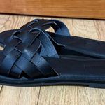 Cushionare Black Sandals with Sleek Design Photo 5