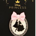 Lounge Fly  Disney Tangled Rapunzel & Flynn Silhouette Enamel Pin Photo 0