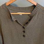 American Eagle  Outfitters Size Small NEW Teen Girl Cable Knit Green Sweater Photo 1