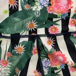 Lululemon  Striped Floral Leggings size 6 Photo 4