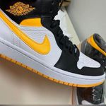 Nike Rare Women’s Air Jordan 1 Mid Laser Orange/Black - Brand New 7.5 (W) Photo 6