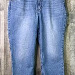 Lee Riders Mid Rise Capri Size 12M Light Blue Wash W/5 Pockets with Stre… Photo 0