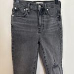 Madewell - The Perfect Vintage Jean in Cosner Wash: Knee-Rip Edition Dark Denim Photo 3