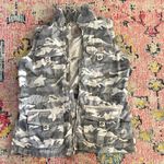 Carhartt  women’s asphalt camo utility vest size M Photo 1