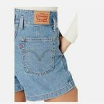 Levi's Women's High Waisted Mom denim Shorts Size 32 Photo 1