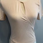 Lululemon NEW  women's size 6 cream short sleeve top Photo 3