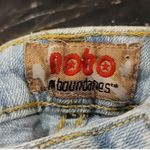 No Boundaries Nobo  Women's Capri Light Wash Jeans Rhinestone Size 3 Photo 1