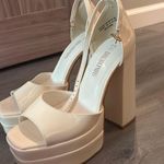Dream Paris Dream Pairs High Heels Photo 1