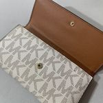 Michael Kors Wallet Photo 3