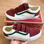 Vans  Old Skool V Burgundy Women 9.0
US Mens 7.5 US Photo 0