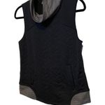 Under Armour  black & grey sleeveless funnel neck coldgear size small. Photo 1