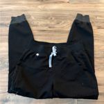 FIGS  women Cargo Pants in Black Photo 1