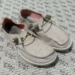 Hey Dude  Wendy Photo 0