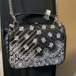 🩵NWT🩵 BANDANA PRINT FAUX LEATHER LOOK CROSS BODY/CLUTCH PURSE 9”x7”W/CHAIN STRAP Black Photo 6