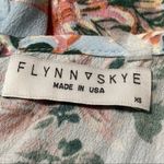 Flynn Skye Women’s XS Light Blue Floral Print Ruffle Keyhole Neckline Romper Photo 4