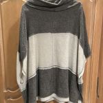 easel Poncho Photo 3