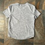 Lululemon Long Distance Short Sleeve Tee Incognito Camo SSL Silver Drop Alpine 4 Photo 5