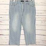Nine West Pinstriped Chrystie Capri Jeans Light Wash/ White Size 16 Photo 0