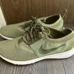 Nike Casual Sneakers Olive Green Everyday Shoes Comfy Lightweight Size 7 Photo 0