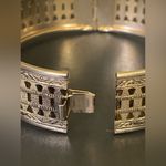 LOVELY VINTAGE 1950's WIDE GOLD TONE METAL OPEN CUT WORK DESIGN HINGED BRACELET Photo 5
