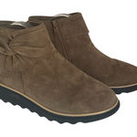 Clarks Taupe Suede Ankle Boots • Bow Accent • Women’s 8 (EU 39) Photo 0
