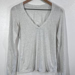 Lululemon  Womens Gray V-Neck Long Sleeve Top Size 6 Wundermost Nulu‎ Yoga Shirt Photo 0