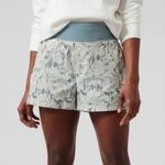 Athleta  Trekkie North Short Etheral Bloom Magnolia White Size 12 Photo 0