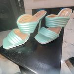 Yoki NIB  Women's Size:6.5 Open Toe Heels Pump Color:Lime/Turquoise, 3” Heel Photo 4