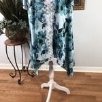 One World  Women’s 1X Turquoise Floral V-Neck Flutter Sleeve Sharkbite Hem Tunic Photo 2