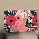Flora makeup bag Photo 1
