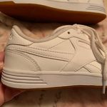 Reebok New Women’s Club MEMT Sneakers Size 7 White Gum Sole Classic Style Photo 6