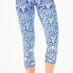 Lilly Pulitzer Bomber Luxletic blue palm tree pattern Capri length leggings Sm Photo 0