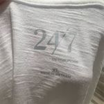 Women's XL White Embroidered Crew Neck Short Sleeve T Photo 6