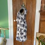 Papillon Blanc Textured Floral Sleeveless Knee Length Career Dress Photo 4