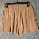 Cider  Women Size Medium Flowy pleated tan shorts‎ with pockets Photo 0