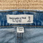 Abercrombie & Fitch Abercrombie The 90s Straight Ultra High-Rise Curve Love Jeans Photo 3