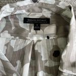 Banana Republic  Gray Striped Floral Button Down Blouse Dress Shirt Size Small Photo 3